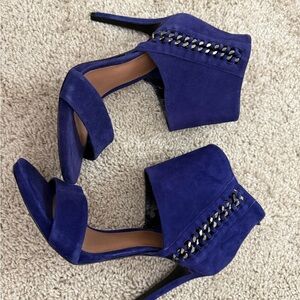 Vince Camuto Royal Blue Heels with Chain Detail